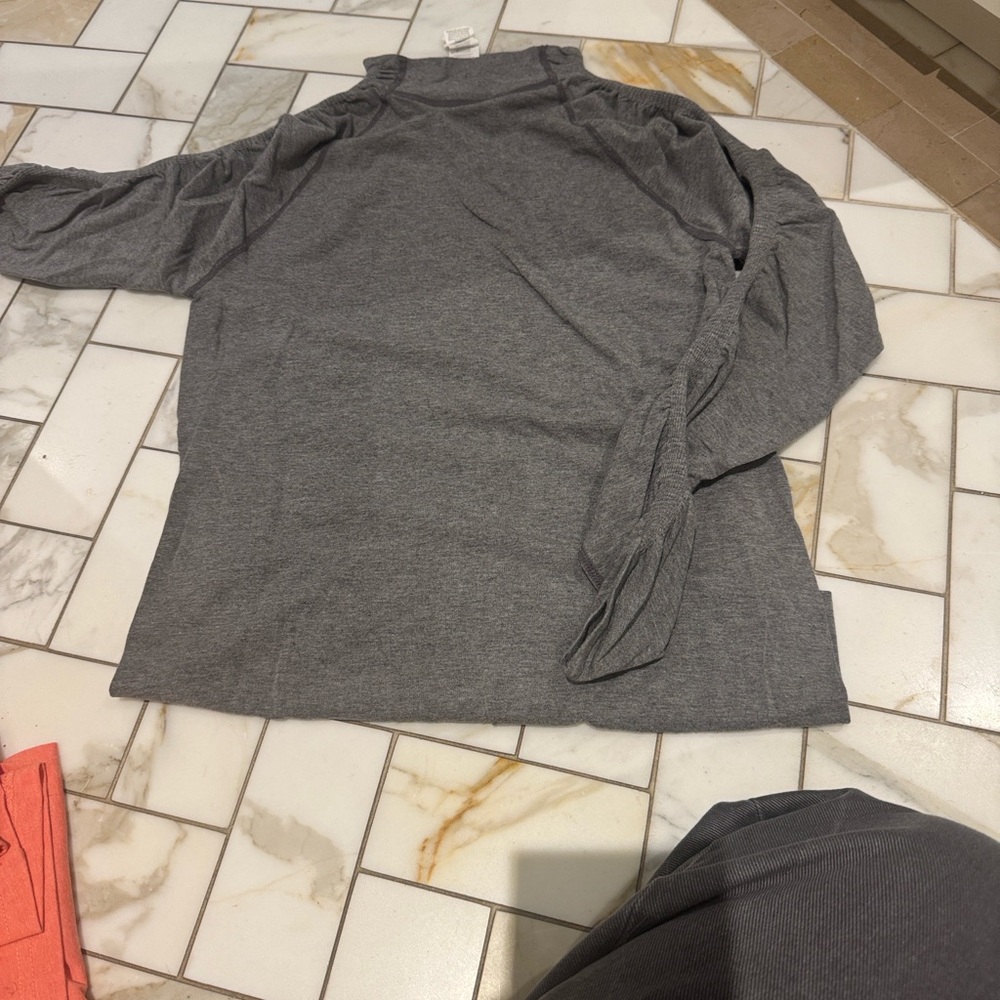 Fabletics women’s athletic Long Sleeve Gray workout top